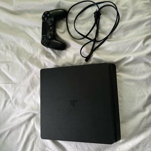 PlayStation 4, black